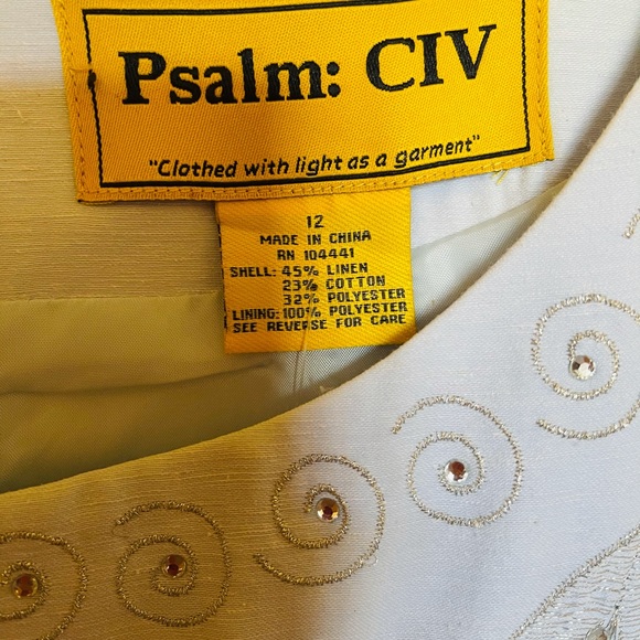 Beautiful dress - Picture 2 of 4